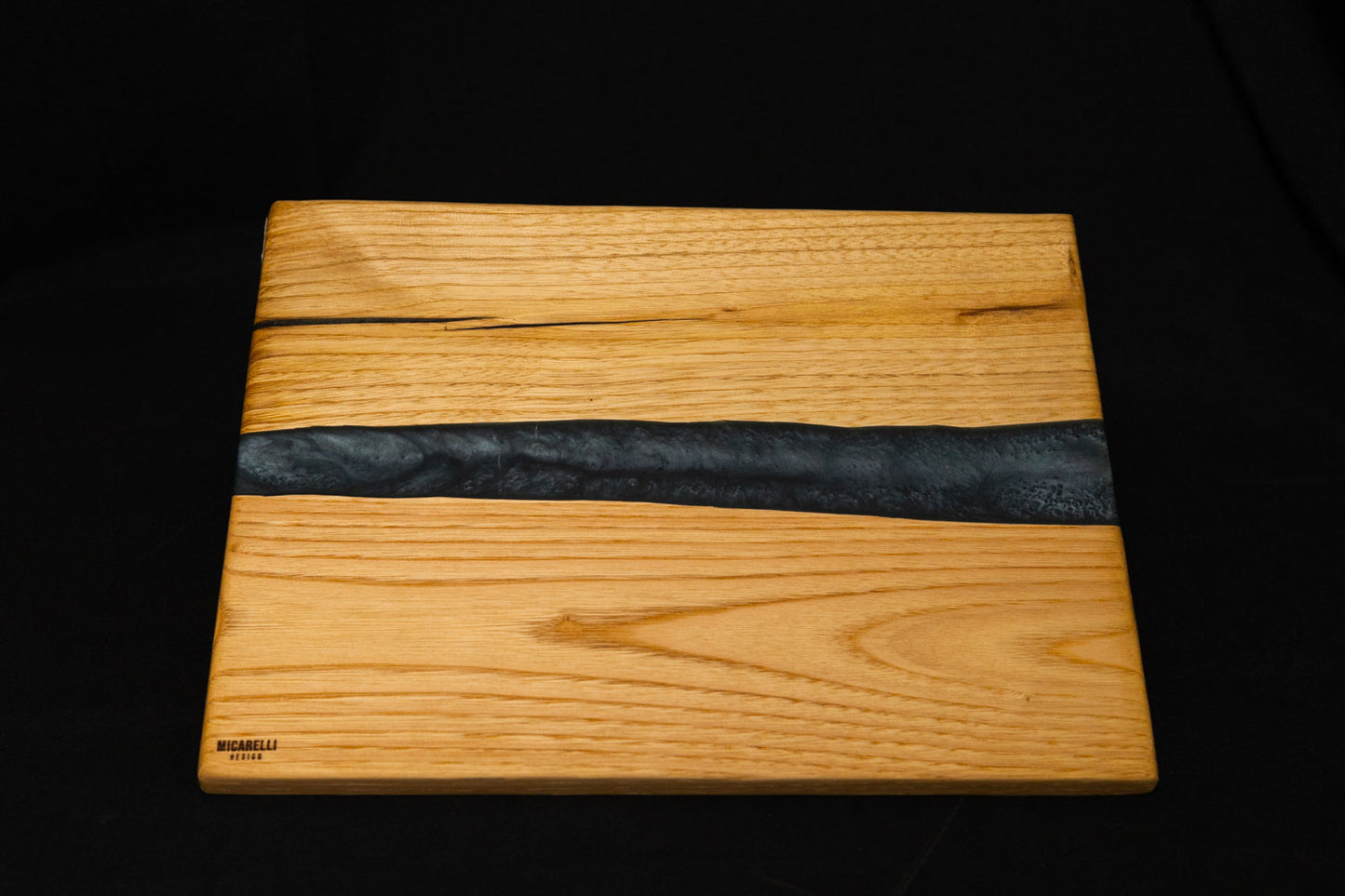 Tagliere Artigianale "Anthracite River" – Castagno e Resina Grigia