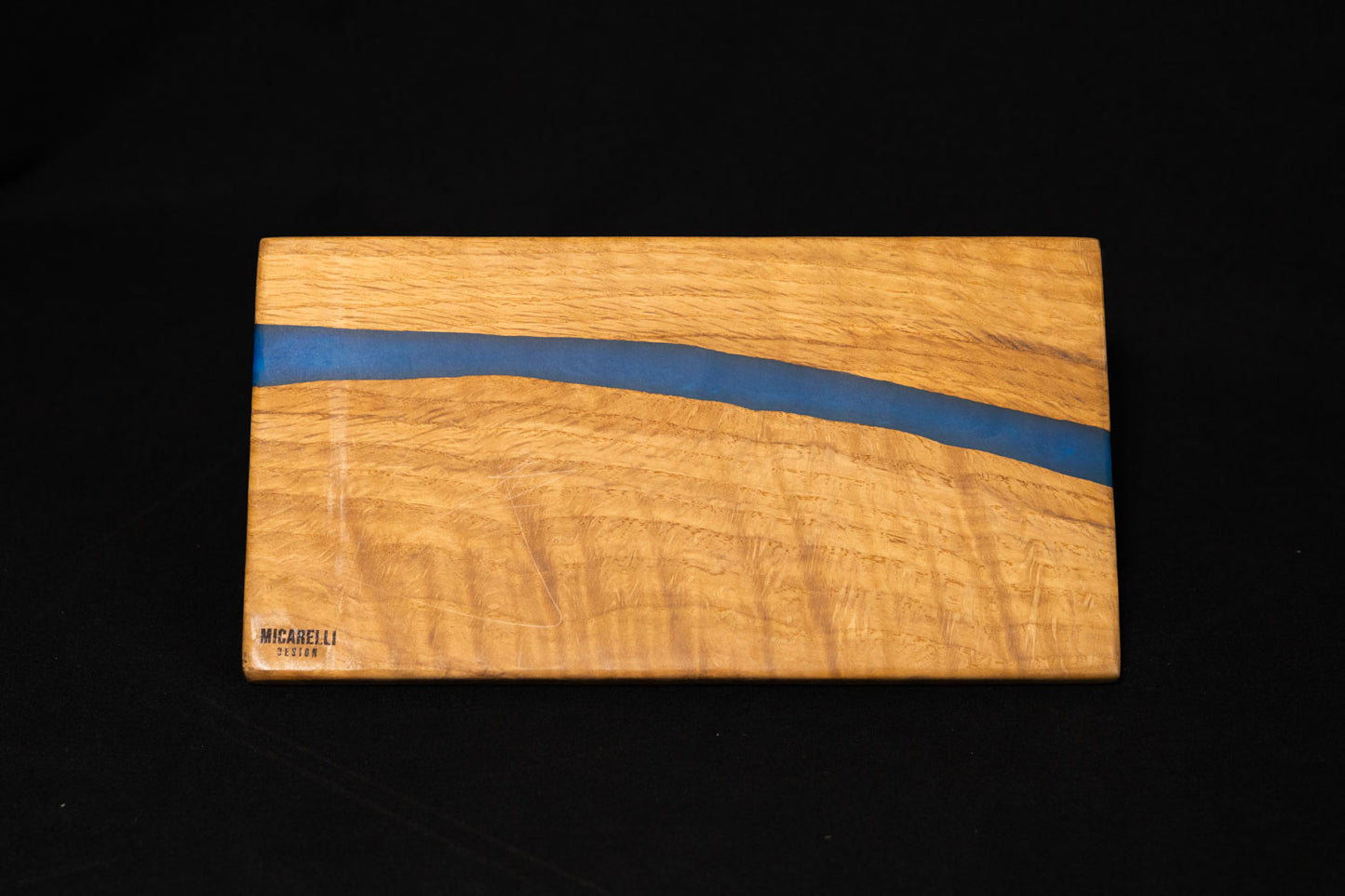 Tagliere Artigianale "Slim Blue River" – Olmo e Resina Blu