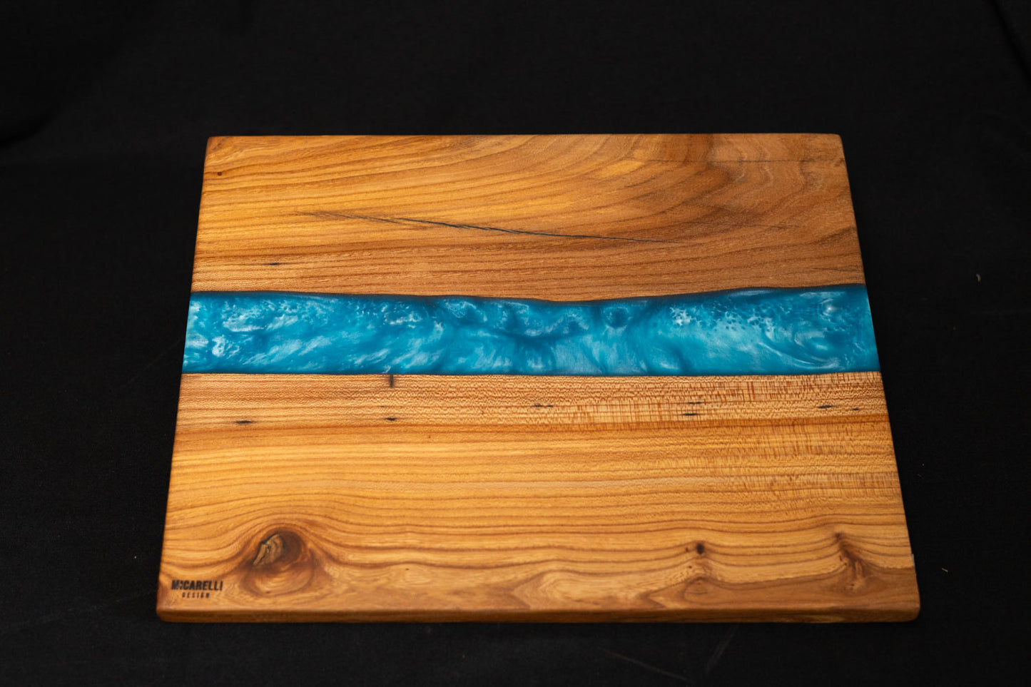 Tagliere Artigianale "Azure Elm" – Olmo e Resina Azzurra