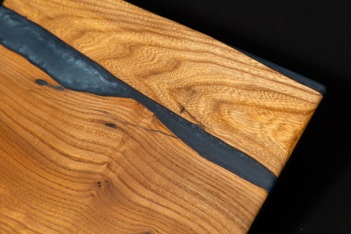 Tagliere Artigianale "Grey Elm" – Olmo e Resina Grigia