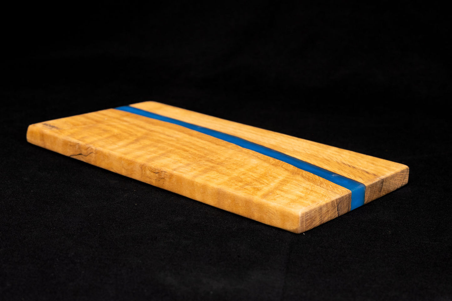 Tagliere Artigianale "Slim Blue River" – Olmo e Resina Blu